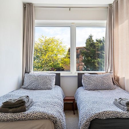 Modern 2 Bedroom Apartment In Mitcham, London Eksteriør billede
