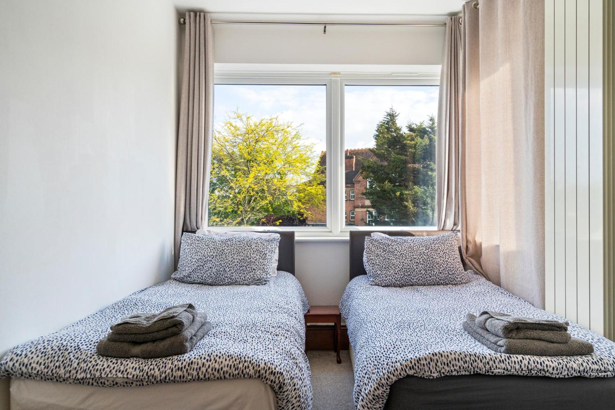 Modern 2 Bedroom Apartment In Mitcham, London Eksteriør billede