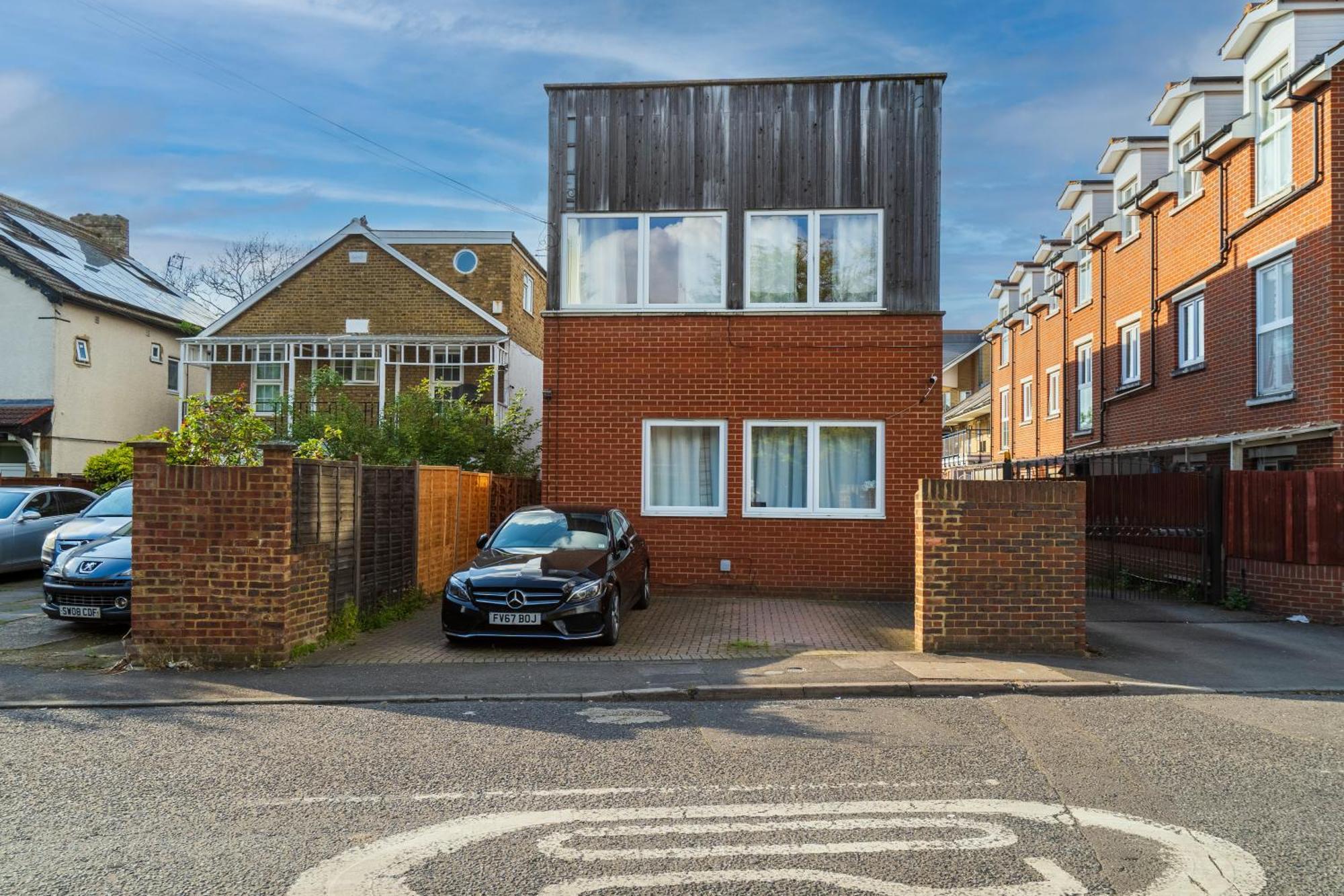 Modern 2 Bedroom Apartment In Mitcham, London Eksteriør billede