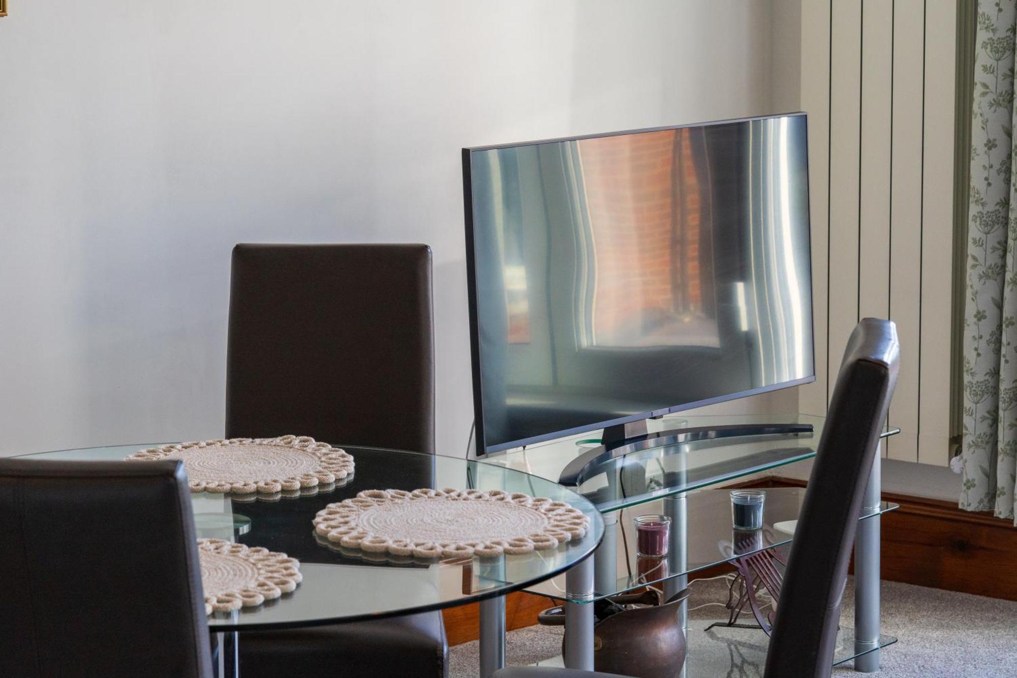 Modern 2 Bedroom Apartment In Mitcham, London Eksteriør billede
