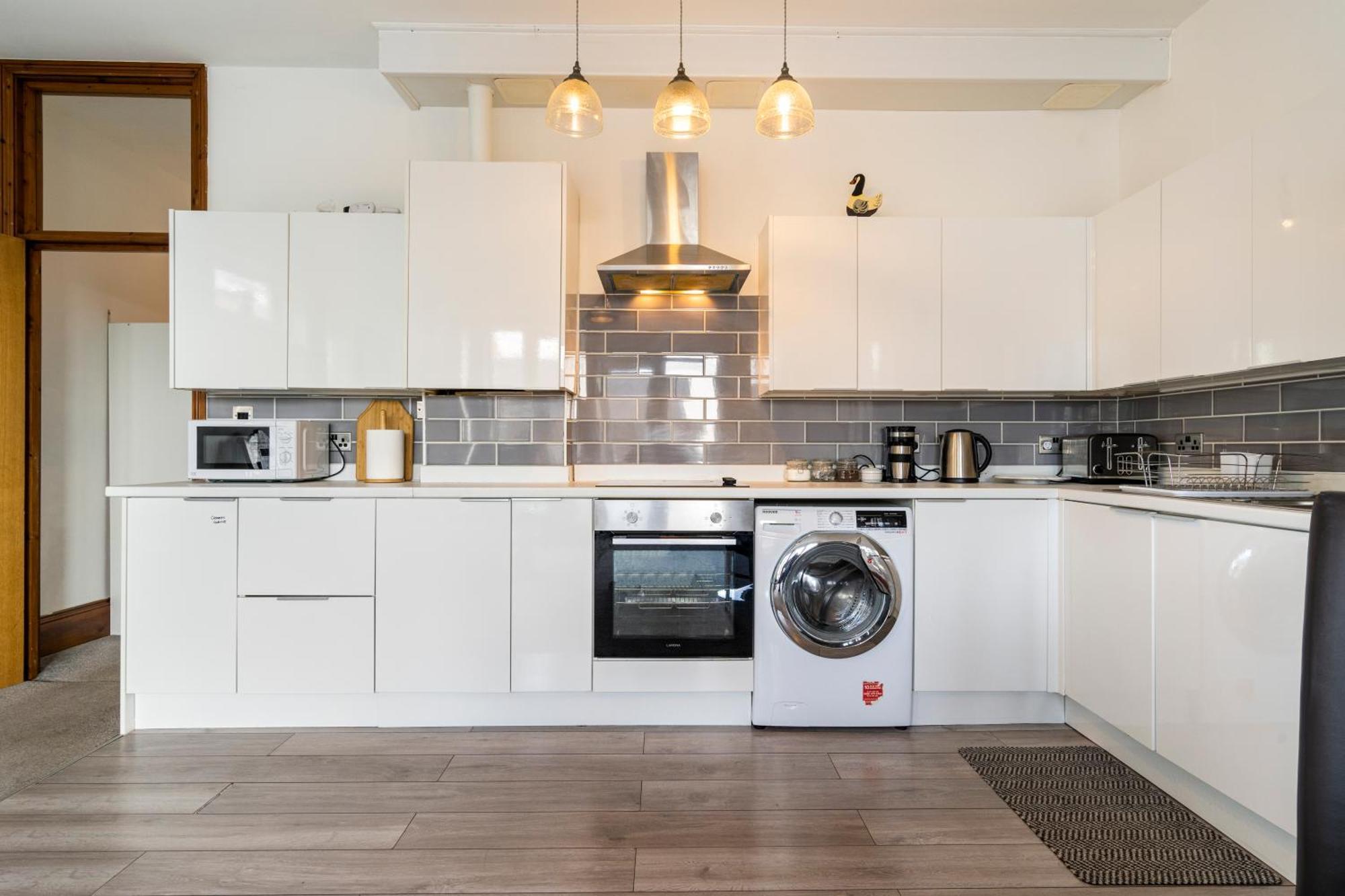 Modern 2 Bedroom Apartment In Mitcham, London Eksteriør billede