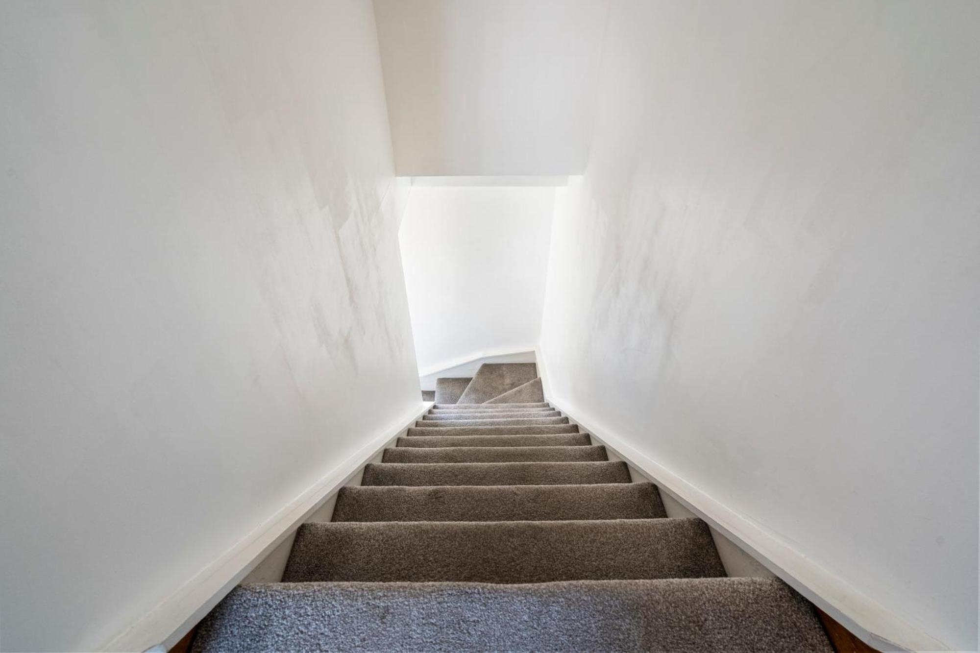 Modern 2 Bedroom Apartment In Mitcham, London Eksteriør billede