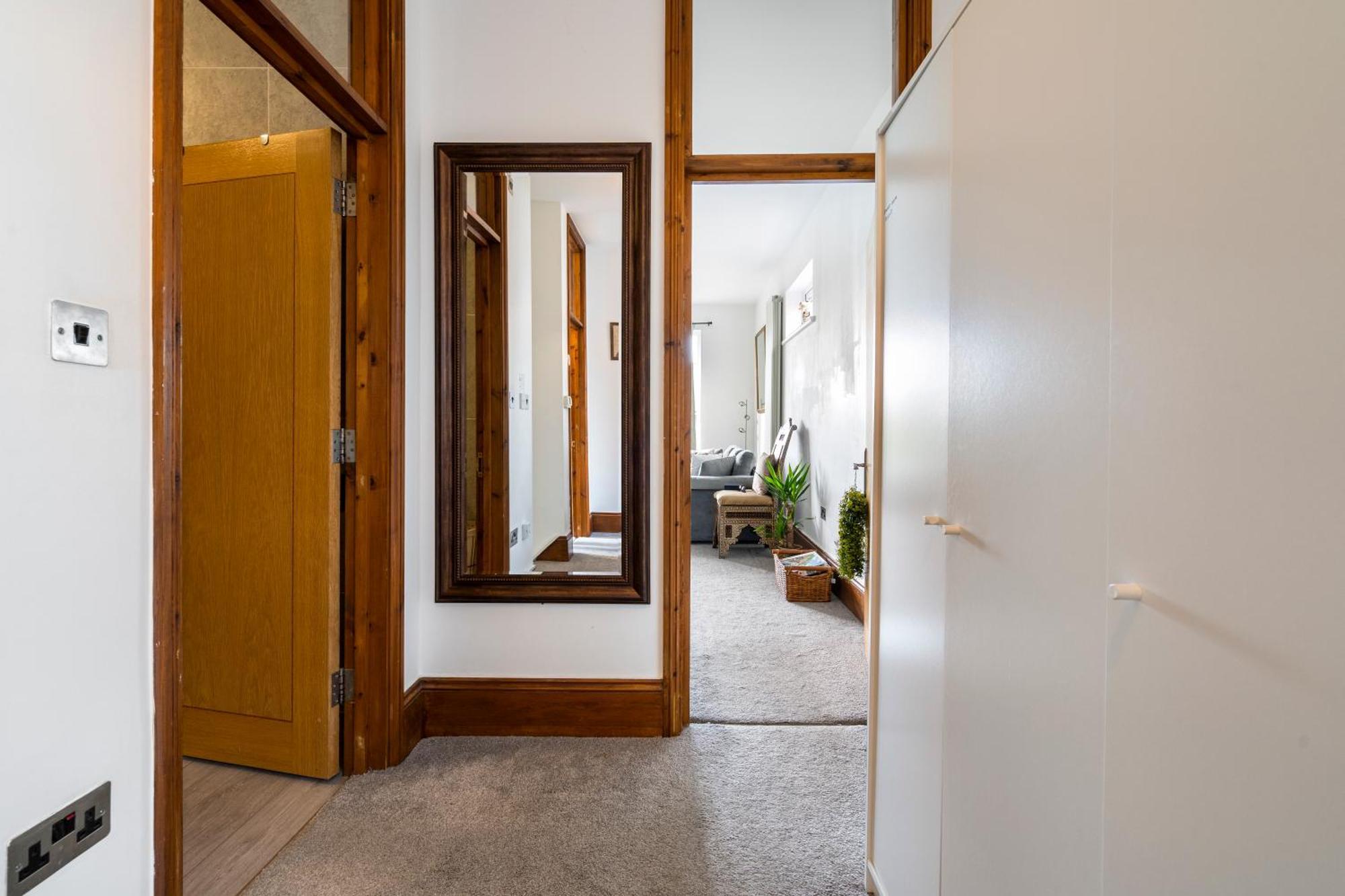 Modern 2 Bedroom Apartment In Mitcham, London Eksteriør billede