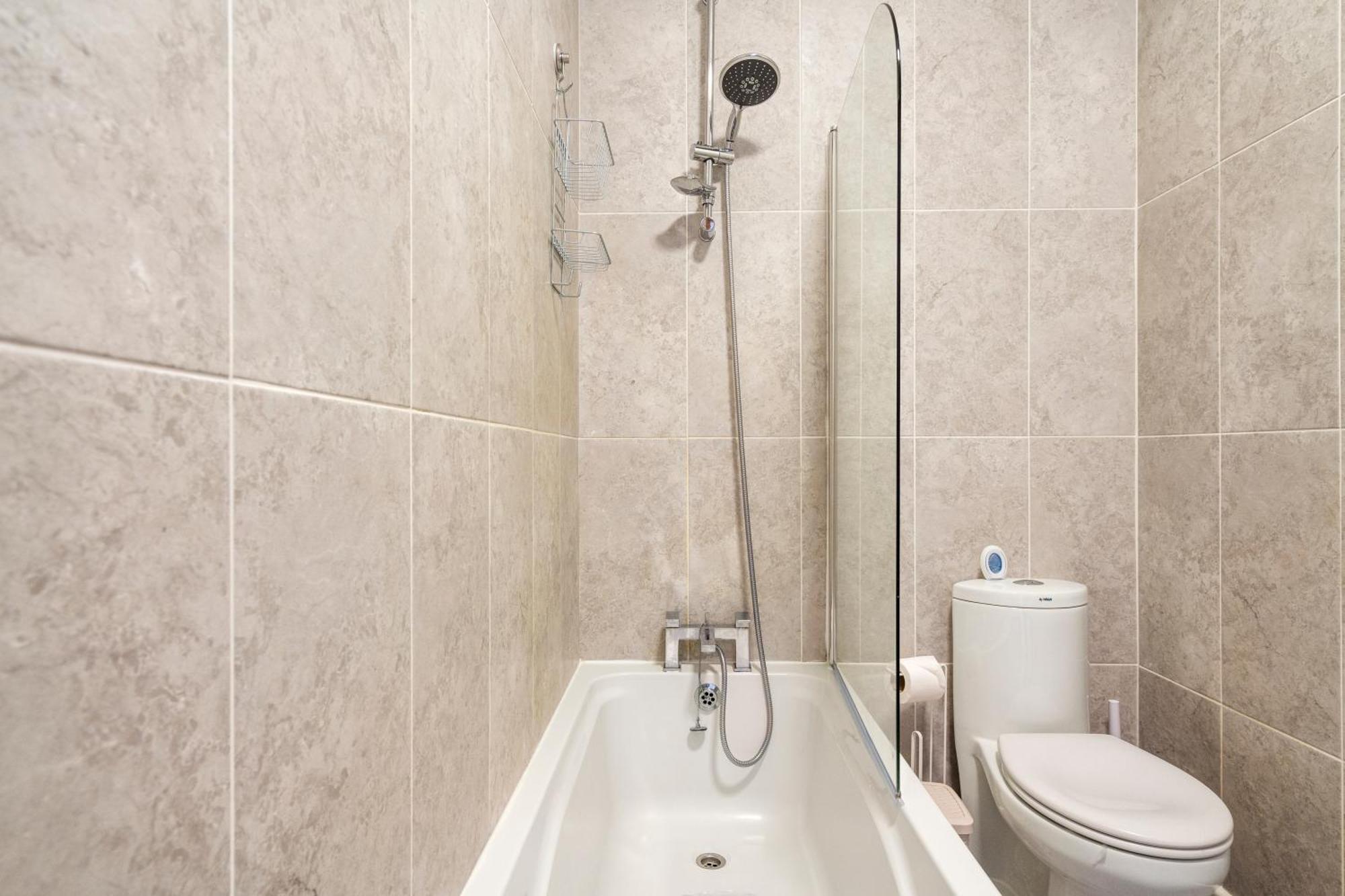 Modern 2 Bedroom Apartment In Mitcham, London Eksteriør billede