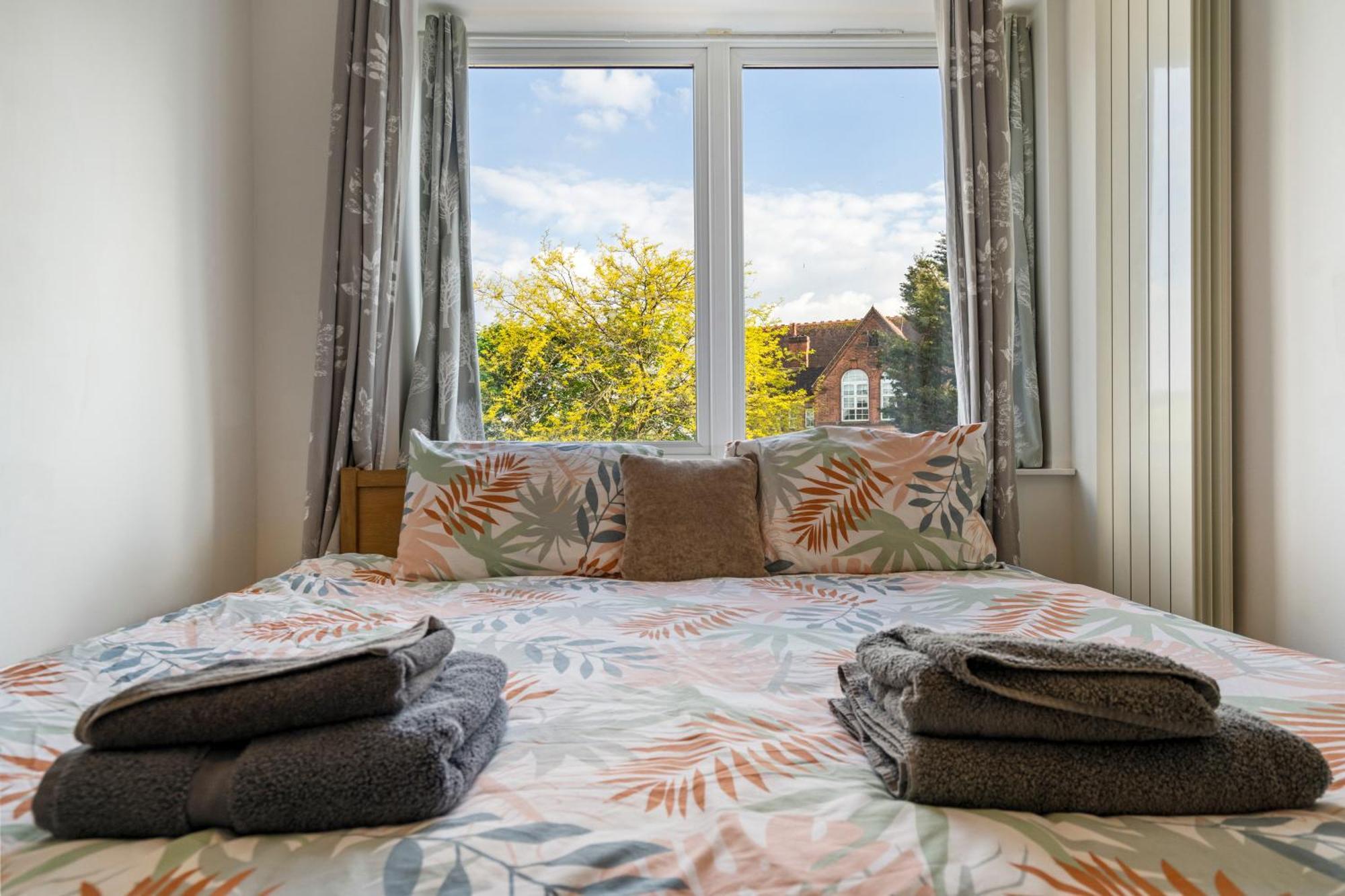 Modern 2 Bedroom Apartment In Mitcham, London Eksteriør billede