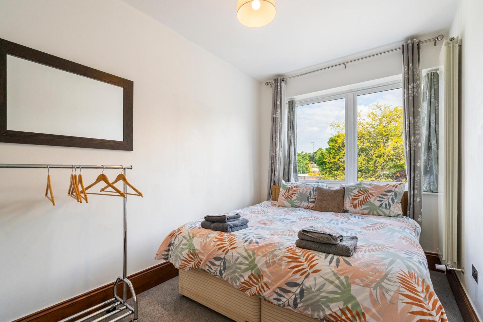 Modern 2 Bedroom Apartment In Mitcham, London Eksteriør billede